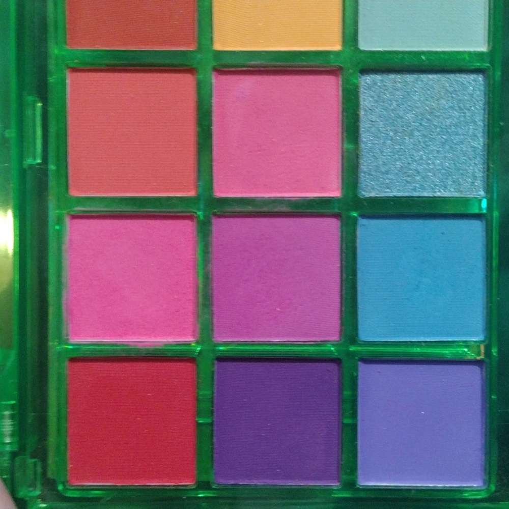 FRUIT PUNCH EYESHADOW PALLETE NWOT - Picture 5 of 6